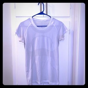 White swiftly tech Lulu lemon tee size 8